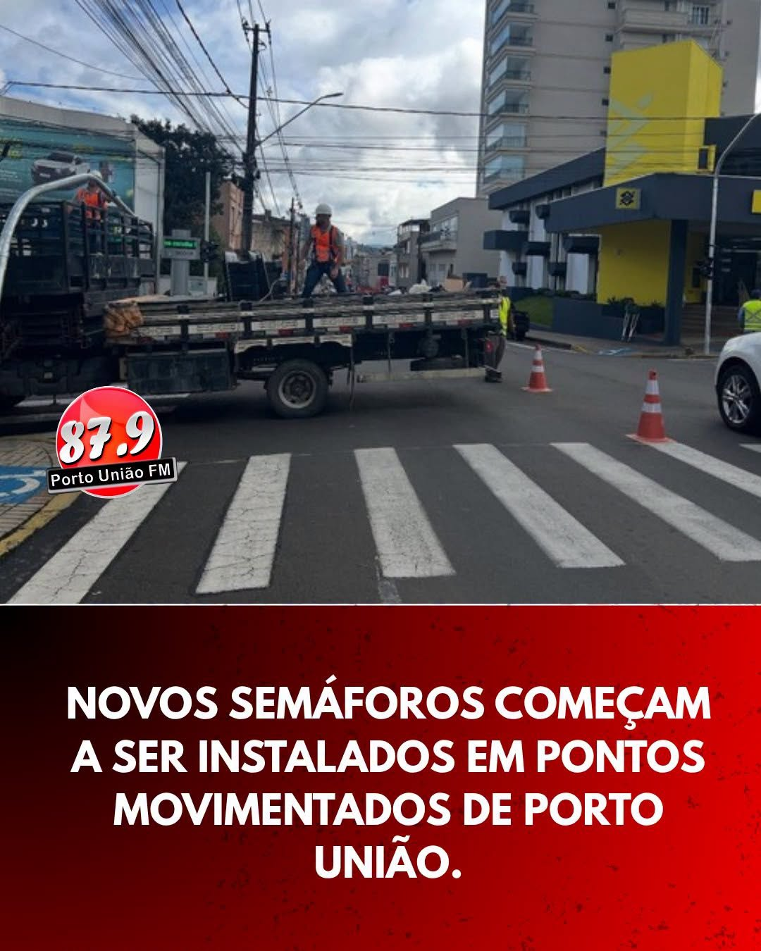 A Prefeitura de Porto União iniciou nesta quinta-feira (23) a substituição dos semáforos no cruzamento da Rua Sete de Setembro com a Rua Frei Rogério.