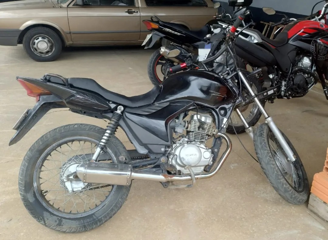 MOTO COM DOCUMENTOS ATRASADOS DESDE 2013 É APREENDIDA PELA PM