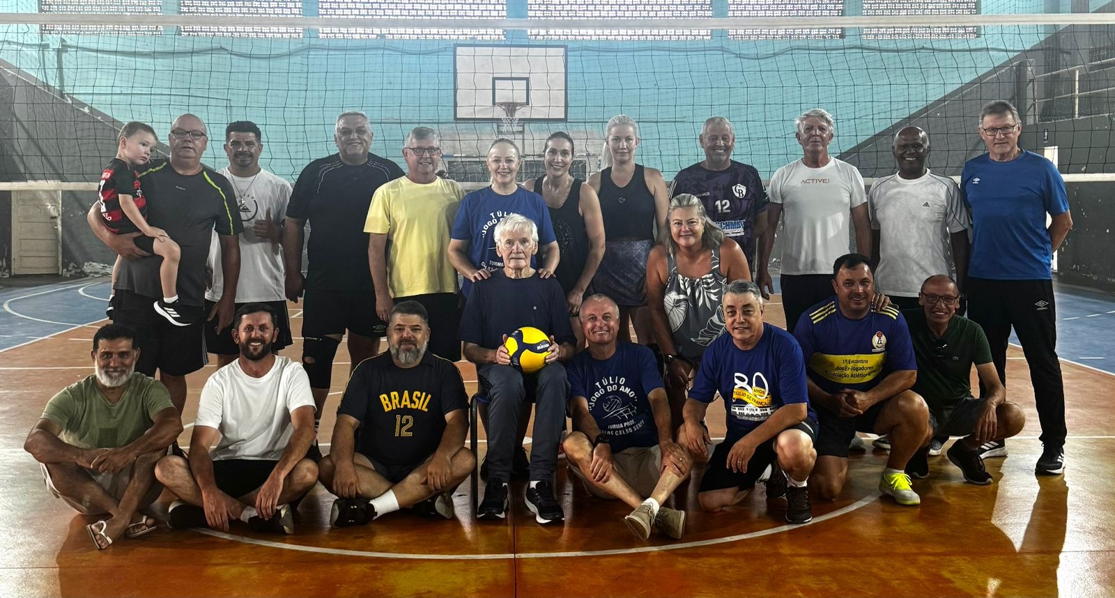 Jogo do Ano, movimentou ex-atletas do Colégio Túlio de França, homenagem anual ao mestre Carlos Celso Senf .